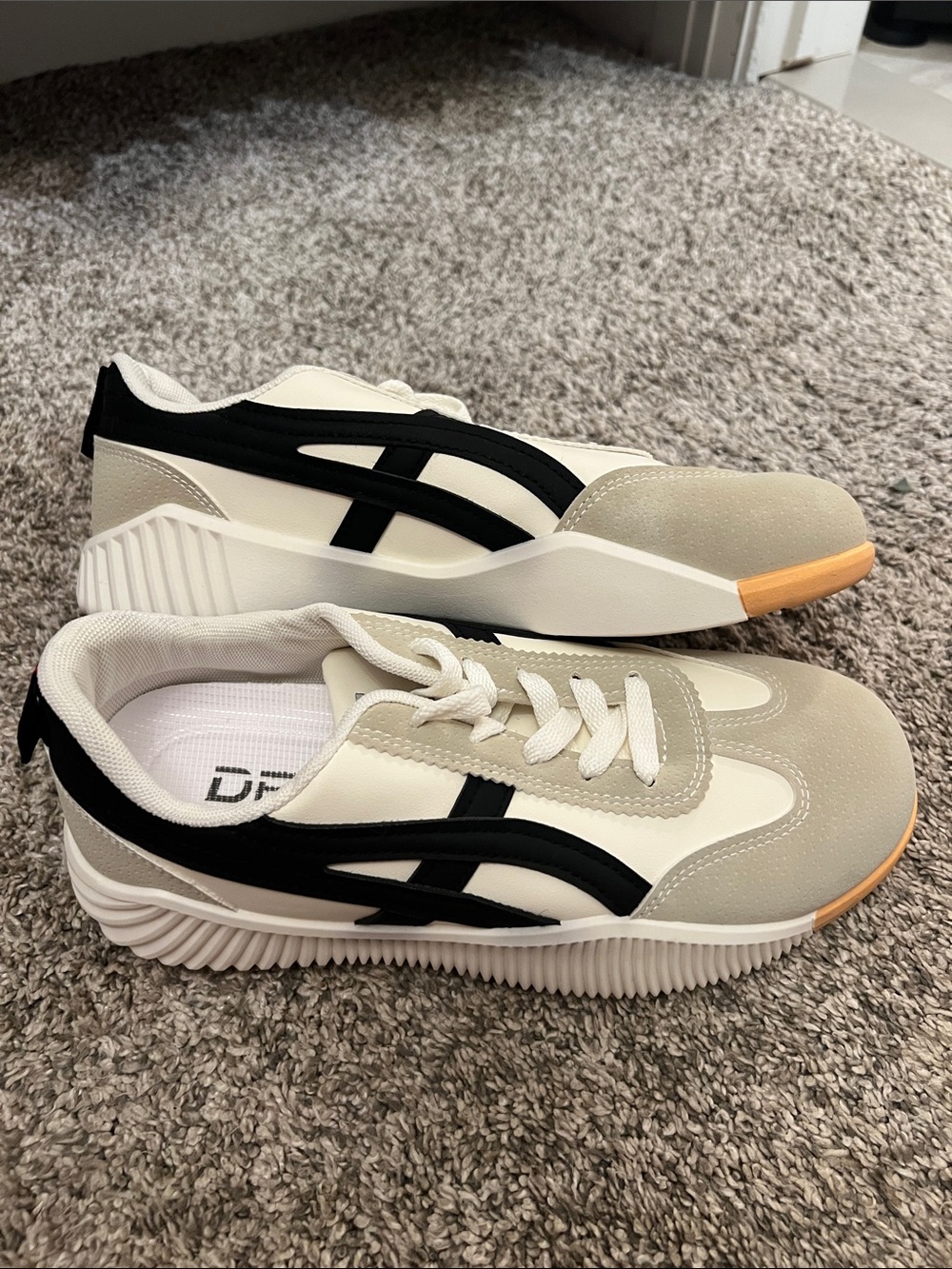De Florance Casual Low-Top Women's Sneakers in Cream, Black and Tan